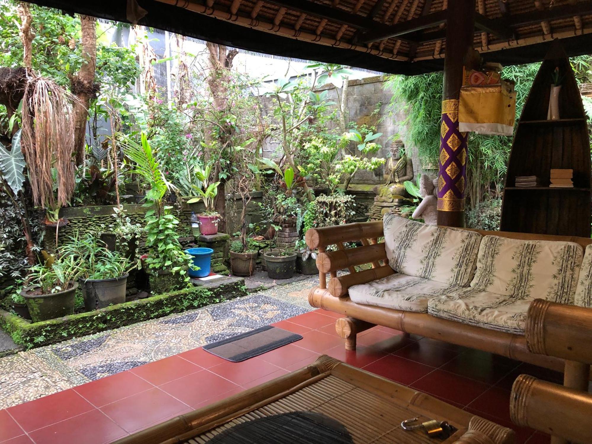 1bd In Family Compound1, 15 Minute Walk To Yoga Barn Homestay Ubud (Bali)