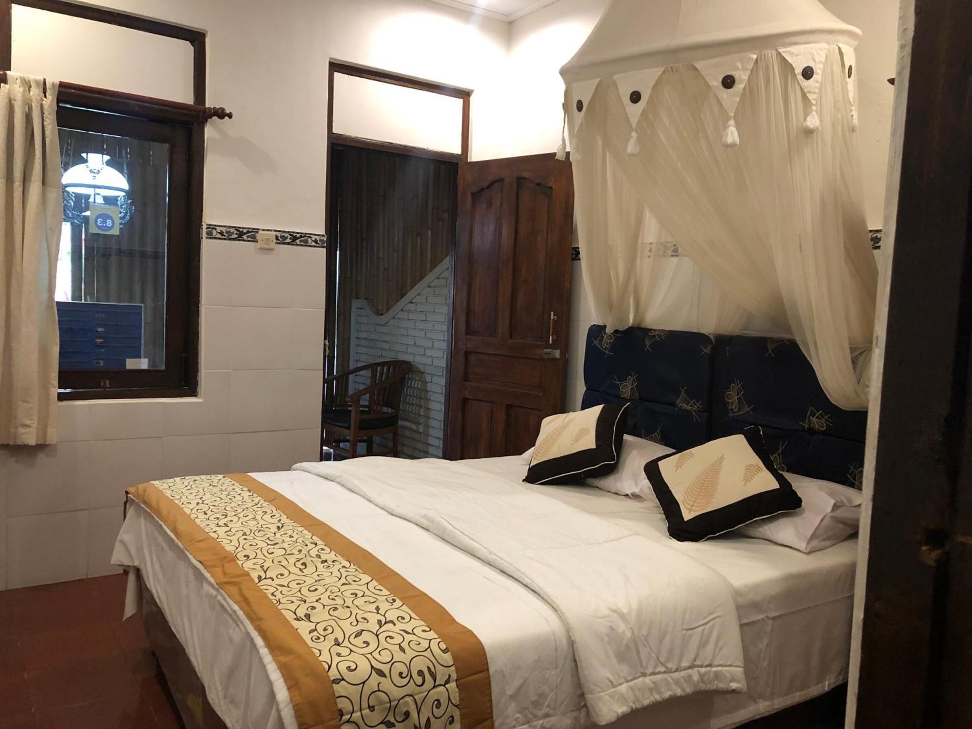 1bd In Family Compound1, 15 Minute Walk To Yoga Barn Homestay *